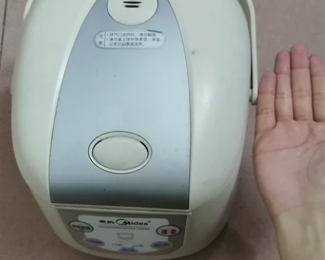 美的迷你电饭煲，可煮饭煮粥煲汤，2-3人饭...