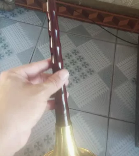 出售老红木d调唢呐，唢呐杆有个小结不耽误使...
