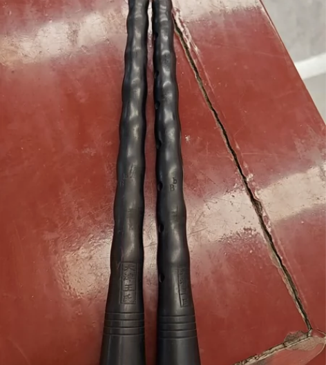 单卖一对降 B 定调唢呐杆，有一只微瑕，慎...