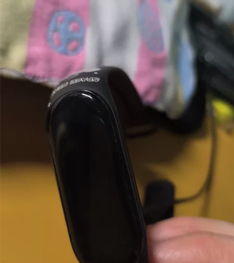 小米手环5，功能一切正常，屏幕有轻微使用痕...