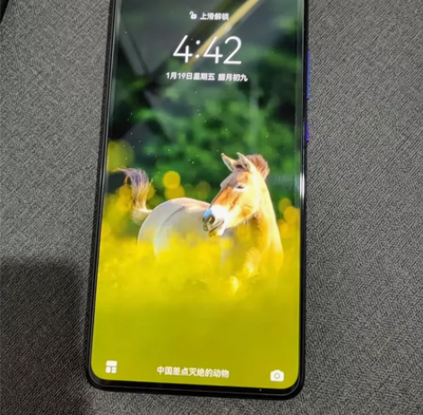 华为mate20成色如图，自提，没有充电器...