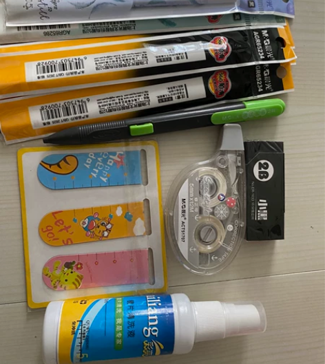 已毕业，处理一些晨光文具 8支黑色中性笔芯...