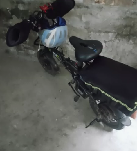 两个电瓶,一个30,一个12安,160斤体...