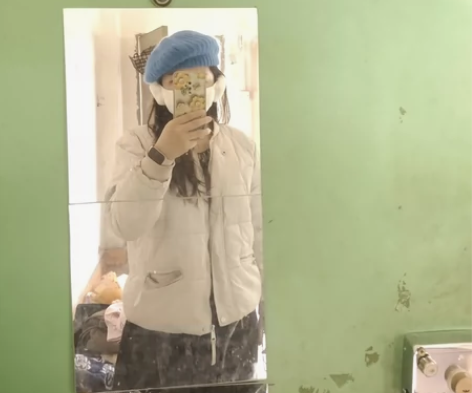 白色棒球服棉服  没有清洗 有点瑕疵洗洗就...