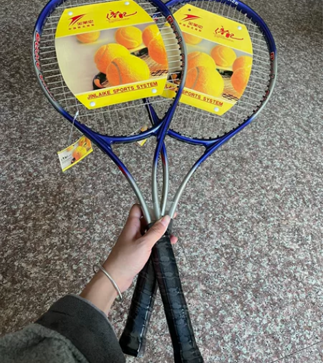 全新网球拍金莱克，买来没用过一直放着，带吊...