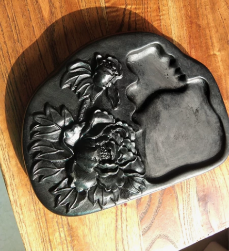 清代老砚台，石质油润，老皮壳，包浆淳厚，雕...