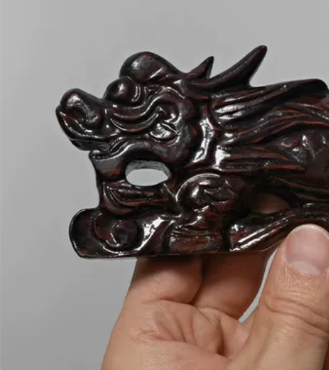 老木雕麒麟形文房镇纸 上施大漆 有点年份 ...