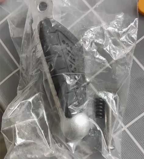 贝纳利小迅龙150s原厂脚踏左边 多买了一...