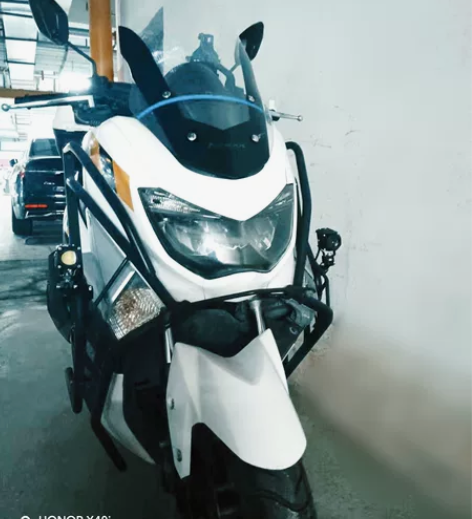 摩托车猛士(三箱版)白色，裸车买的时候 7...