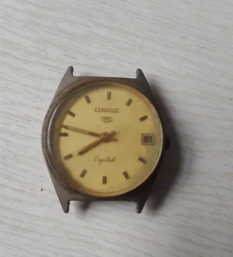 精工旗下的一块表，七八十年代的了，不走时了...