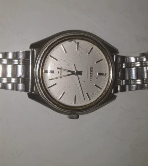 手卷精工手表。正常走时，不保精确。我没工具...