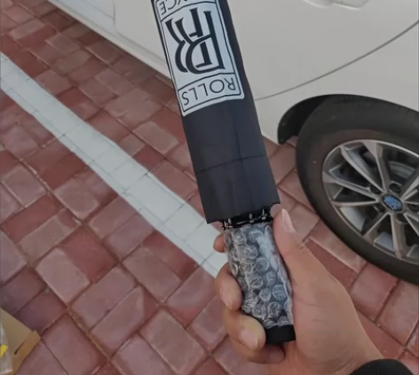 全新同款 劳斯莱斯车标雨伞，一键自动开关。...