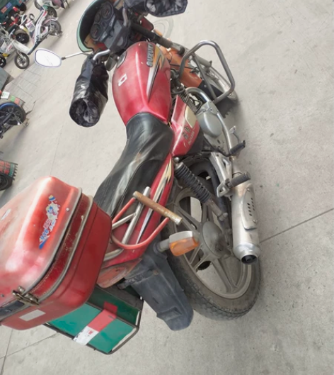 由于本人被香港重金求子富婆看中，现需路费去...