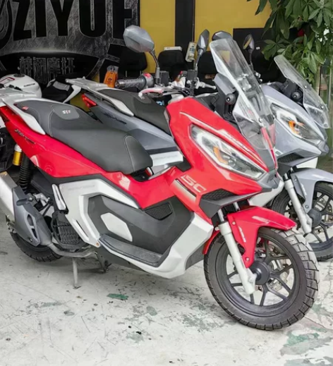 三叶赛博 150ADV  两台都已经上牌 ...