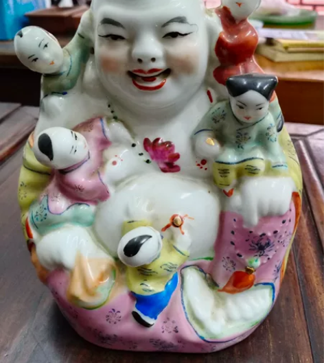 五子登科瓷器一尊，高16厘米，宽15厘米，...