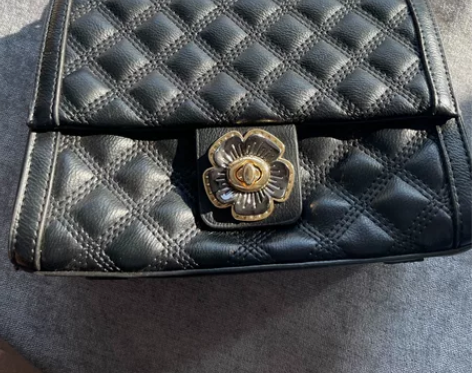 全新真皮包包，未使用过店铺到期处理， 可拍...