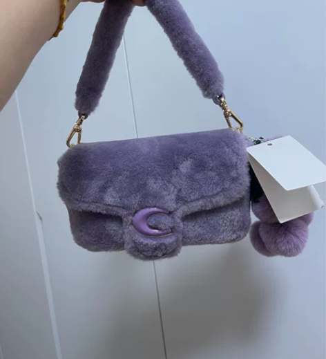 全新，南风家的包包，很适合冬天紫色，暖暖的...