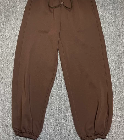 出#UR 实体店裤子 原价269 便宜出售...