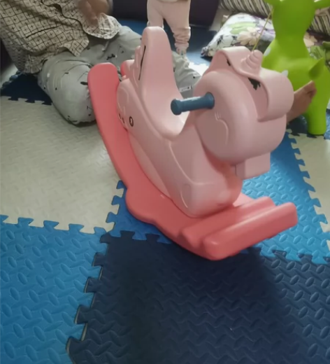 贝恩施九八新，就是孩子把贴画撕了不少不影响...