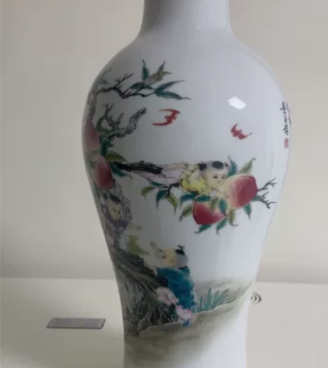 九子攀桃花瓶，博古架摆件，高度36，同城可...