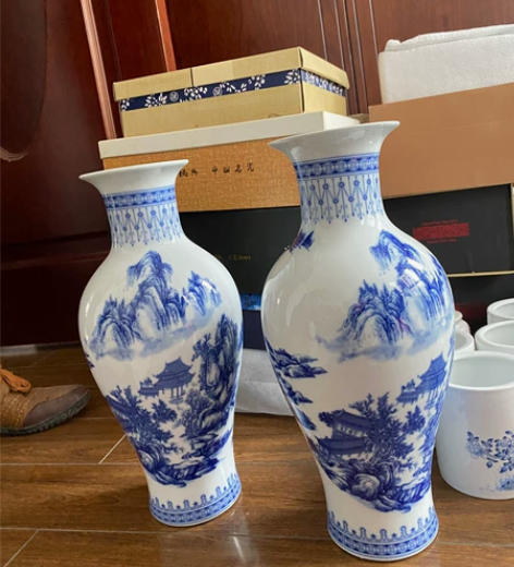 景德镇山水鱼尾瓶，摆件赏瓷，花瓶摆件一对 ...