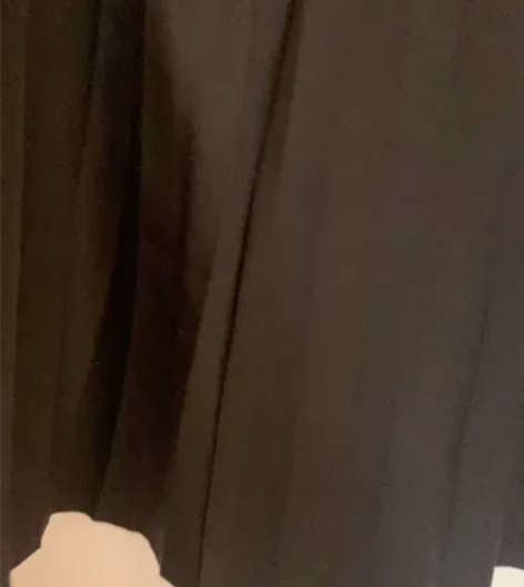 捡漏！捡漏！九成新黑色百褶裙，巨巨巨显瘦哦...