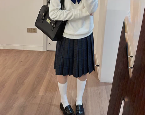 ?水济中毛衣白色 换码S换M，全新买来没穿...