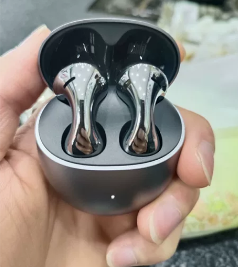 本人新买华为耳机，闲置一套华为FreeBu...