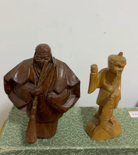 日本回流，两个木头人像。 感兴趣的话点“我...