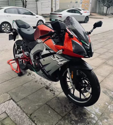 新到一台21年阿普利亚高配gpr150 前...