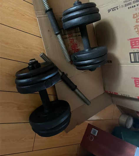 哑铃，仅限自提，35。 感兴趣的话点“我想...