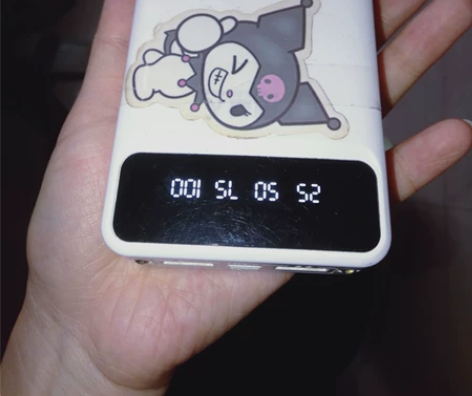 废弃充电宝，可使用，充电正常，就是被我摔过...