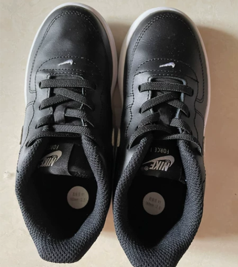 耐克童鞋，10C仅穿过一次，99新，放忘了...