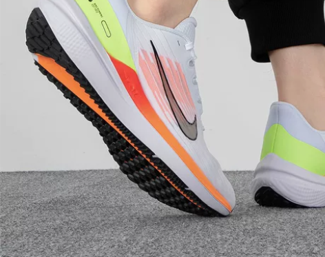 Nike耐克男鞋Zoom Winflo 9...