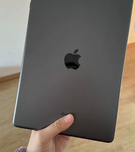 ipad2019款 成色如图，很新从未带出...