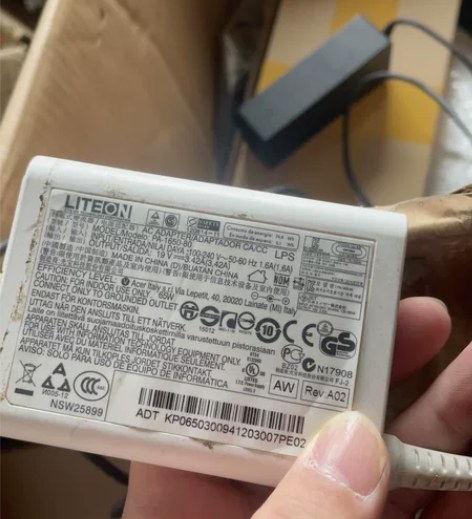 原装宏基蜂鸟s3 w700非凡笔记本电脑充...