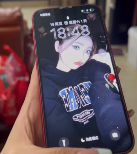 iPhone13 红色 256g  去年5...