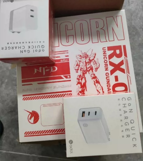 无线充电 华硕（ASUS）a豆x高达联名系...