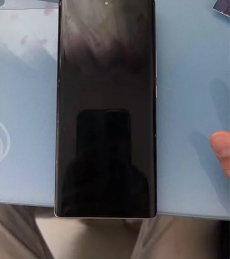 荣耀60用了不到一年1000元出售 感兴趣...