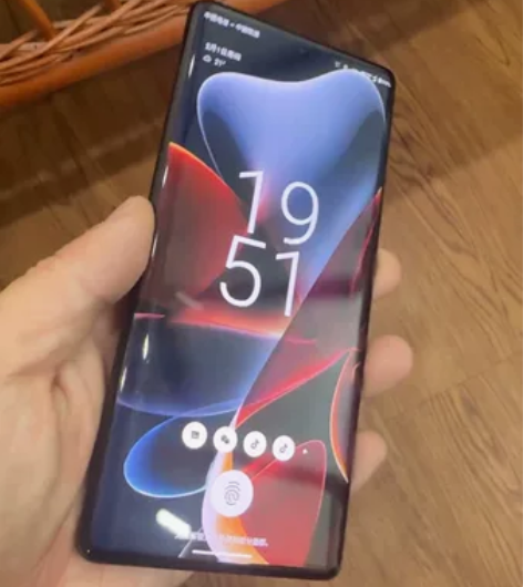 ?摩托罗拉X40手机， 顶级配置12+51...