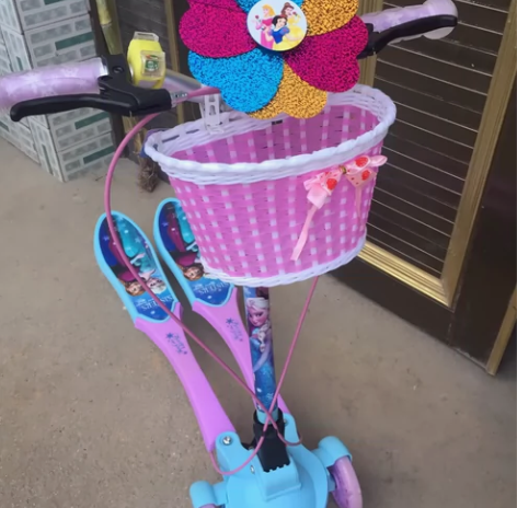 儿童蛙式滑板车适合6-12岁小朋友，双踏板...