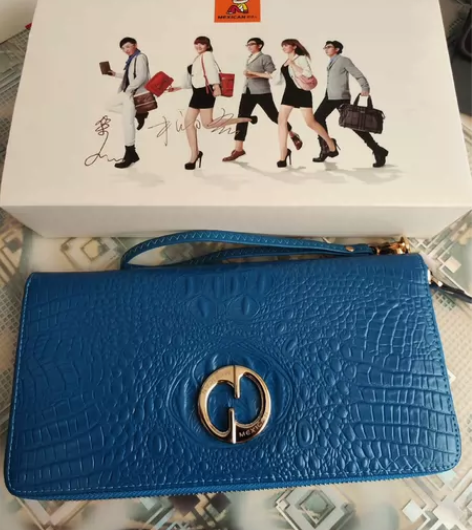 稻草人女士皮质手包！！全新未使用！！朋友送...