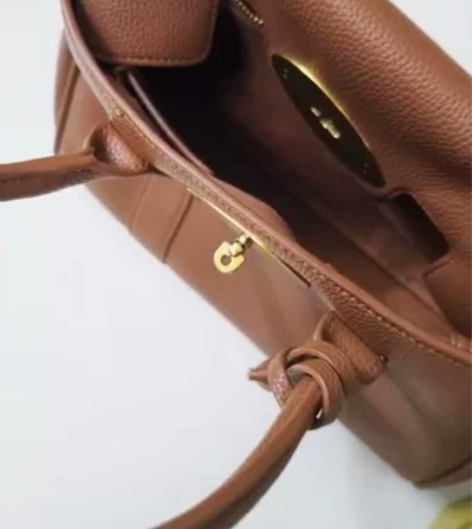 捡漏！！！！真皮包包，一次没用过，也是买着...