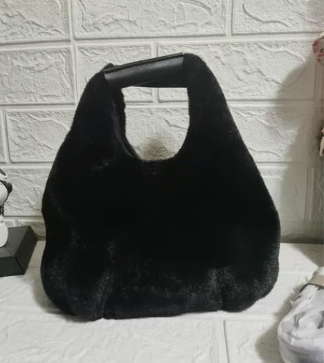 全新包邮 高级感手提毛毛包包女新款秋冬大容...