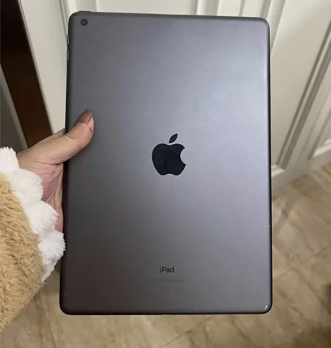 出苹果iPad2020款第8代,WIFI版...