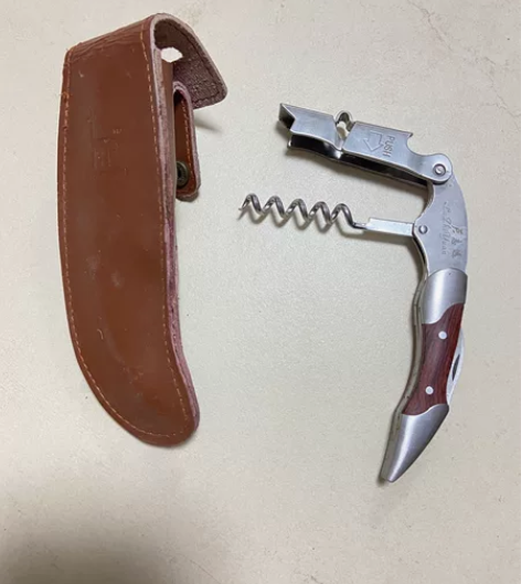 手动红酒开瓶器……不锈钢，比一般的结实耐用...