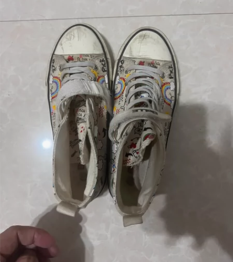 百丽帆布鞋37码，喜欢的可以聊下 感兴趣的...