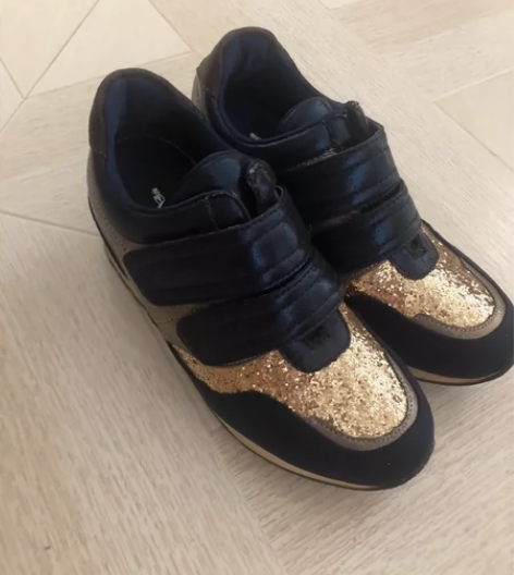 商场购入内增高运动鞋，挺舒服的！34码！穿...