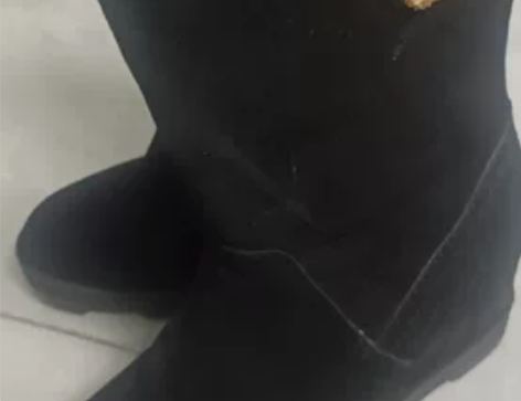 靴子，内增高款的比较有质感，只穿过一次。 ...