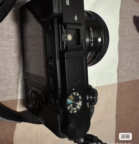 出一台a6000,镜头无灰无霉,快门使用次...